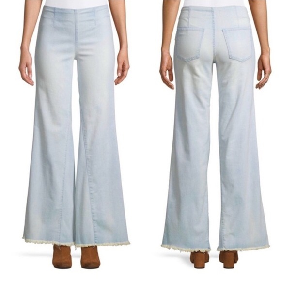 Free People Denim - 🌻Free People Light Wash Stretch Flare Raw Hem Jeans Size 28